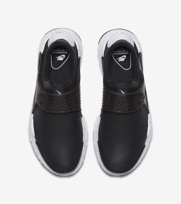 Black nike sock dart womens discount