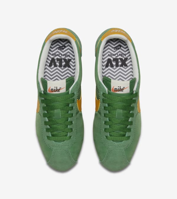 Nike Classic Cortez Premium Classic Green Yellow Ochre voor dames releasedatum. Nike SNKRS