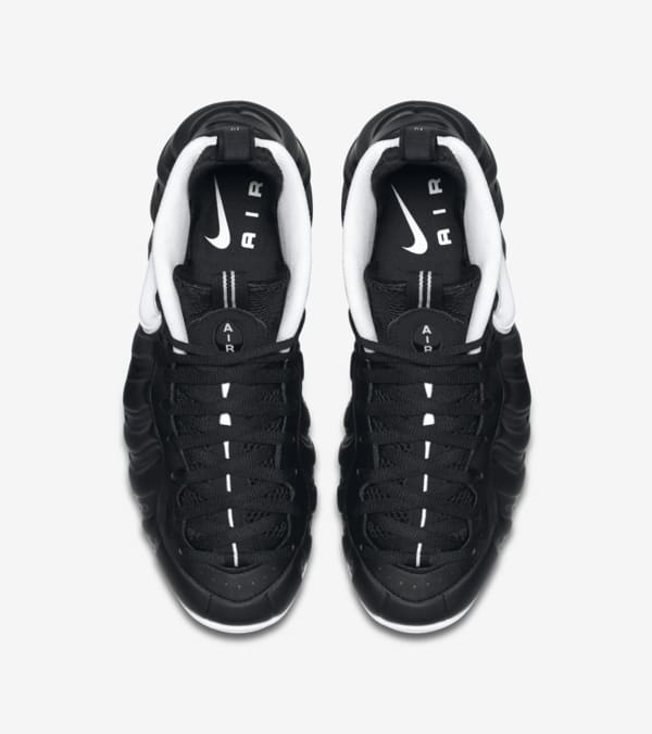 Black and white nike foams cheap