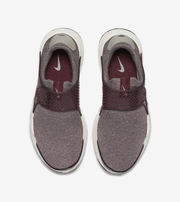 Nike sock dart maroon store