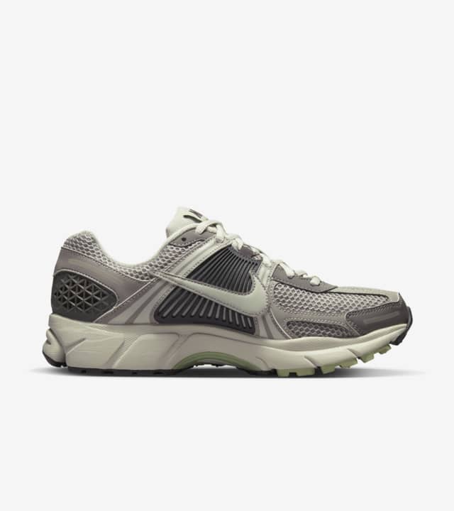 Women's Zoom Vomero 5 'Cobblestone and Flat Pewter' (FB8825-001 ...