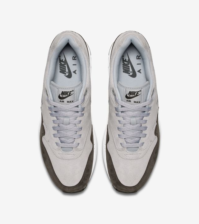 gray white nike air max