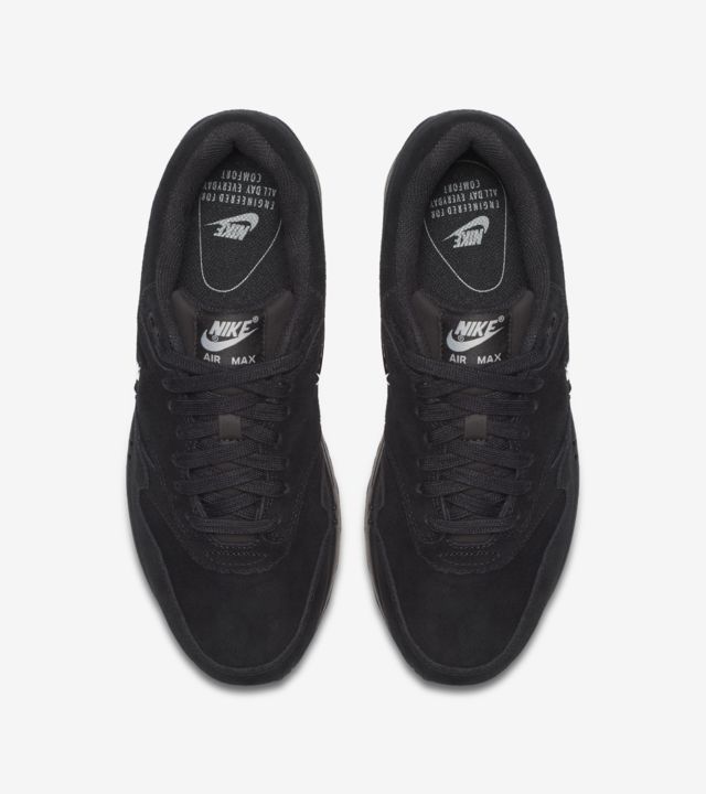 air max black on black