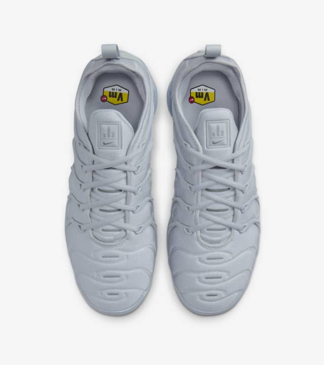 nike vapormax plus silver