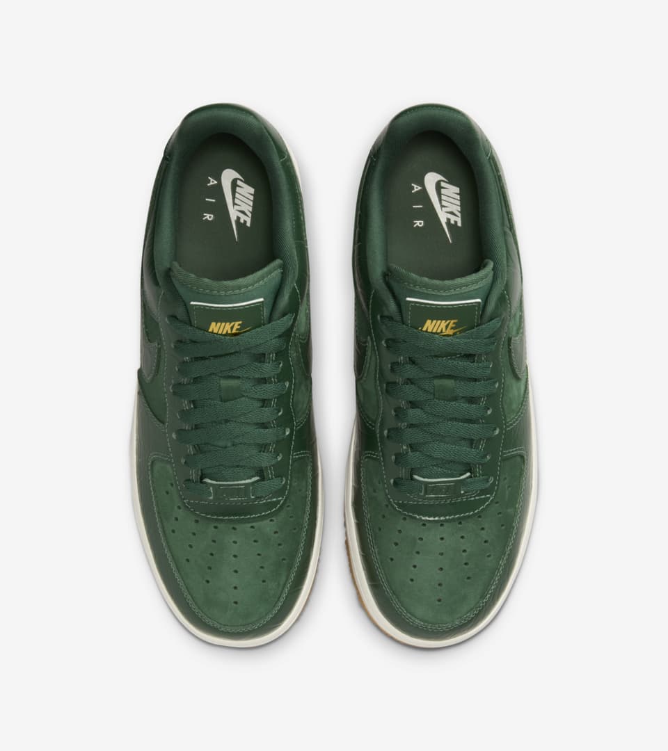 Gorge hot sale green nike