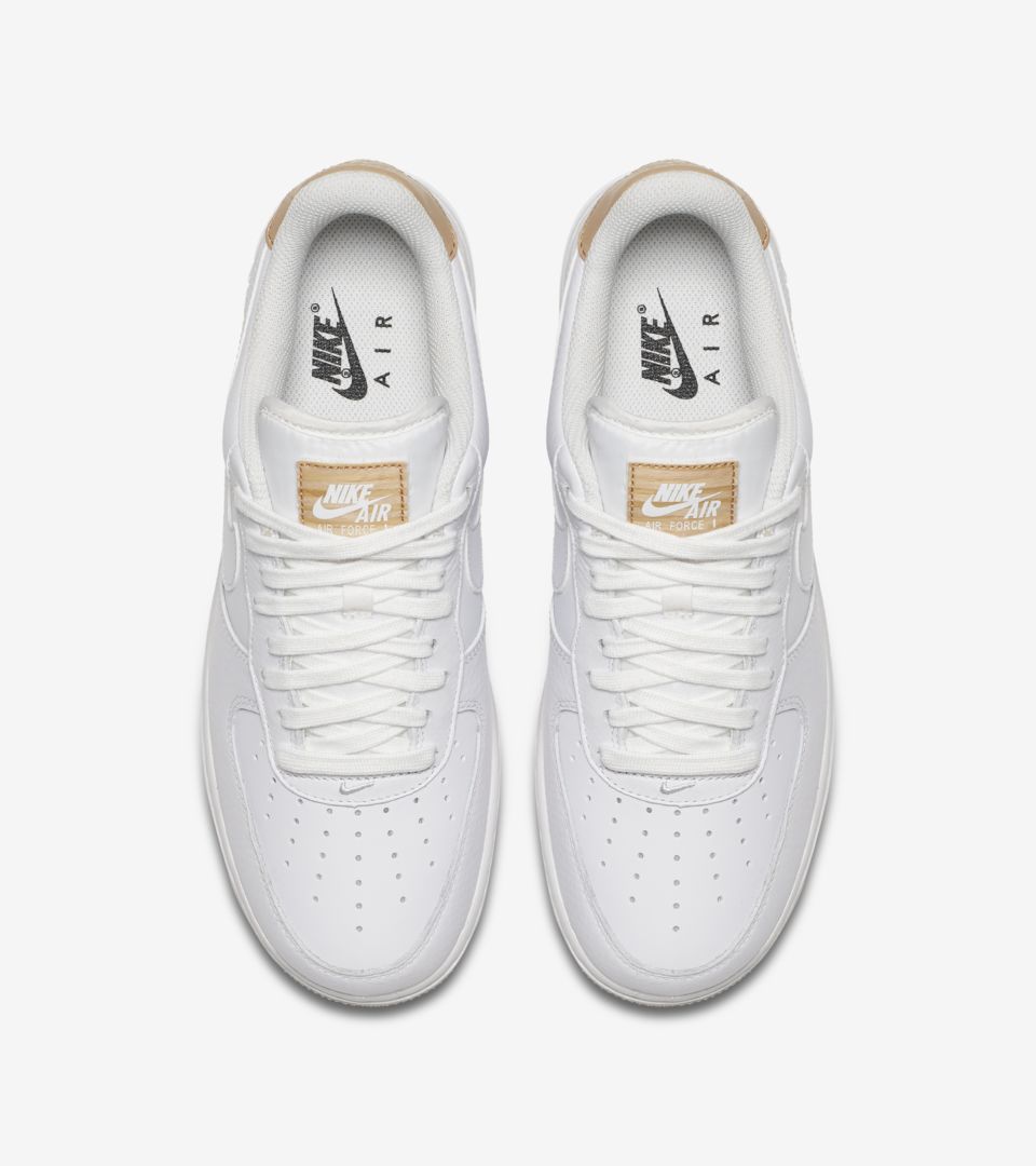 Nike Force 1 'White & Gum Light Brown'. Nike SNKRS