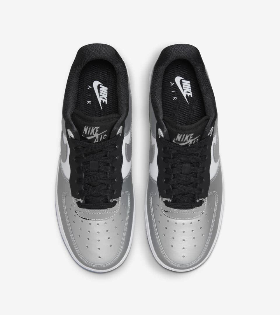 Metallic deals silver nike