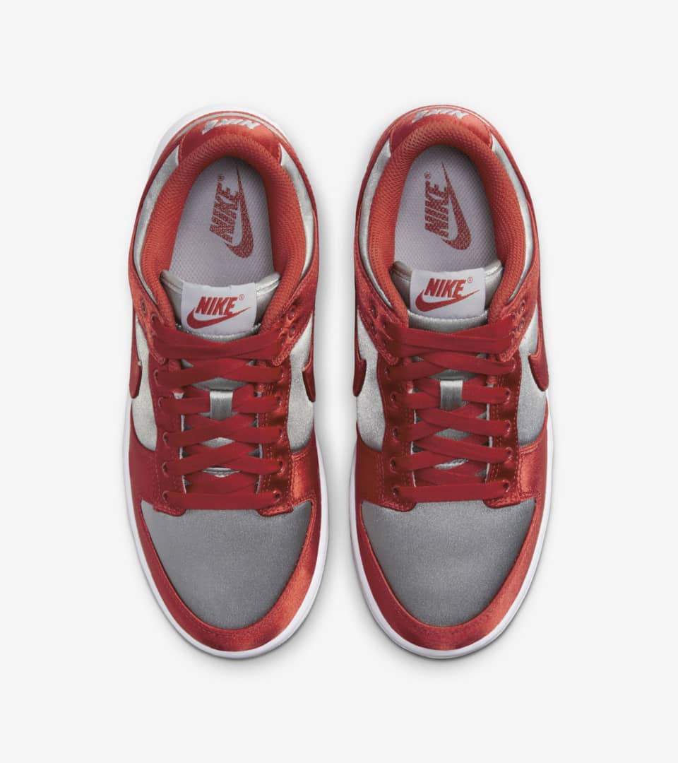 Nike store dunk red