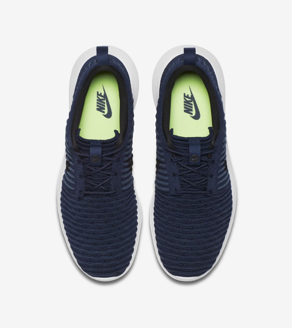 nike roshe navy blue and white