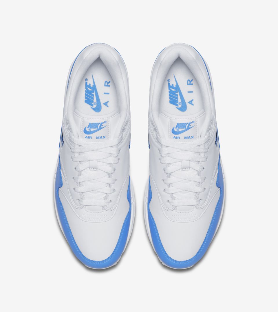 nike air max light blue and white