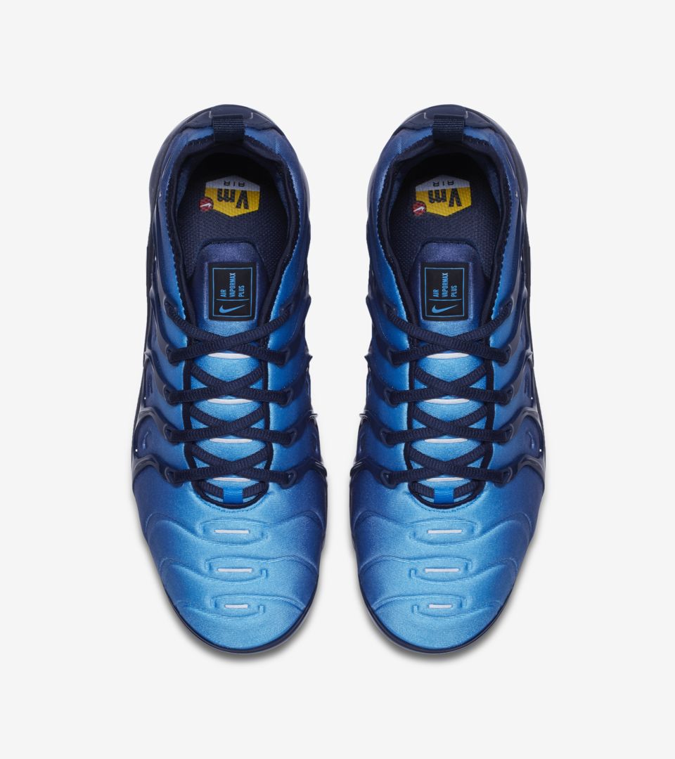 blue air max vapormax plus