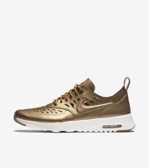 Black and gold air max thea shop