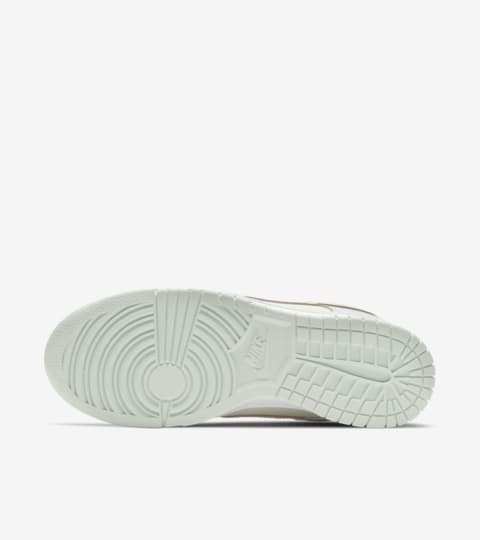 barely green women's dunk low