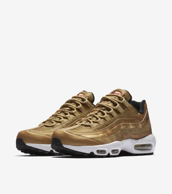 Black and metallic gold air max 95 shop