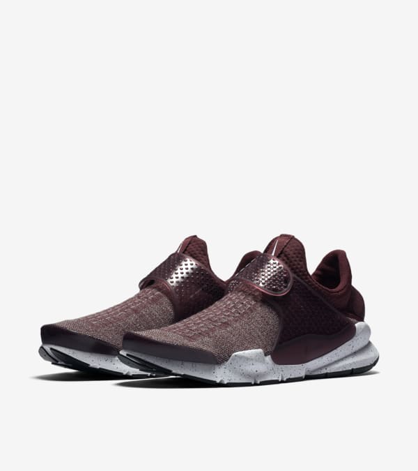 Nike Sock Dart SE Premium Night Maroon Nike SNKRS