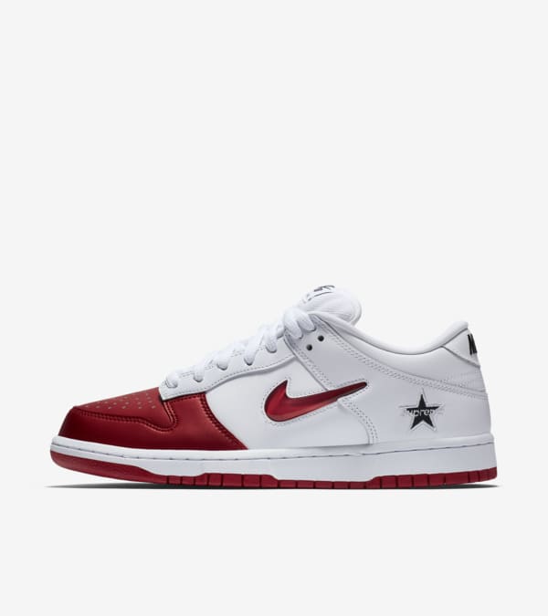 Sb dunk low x supreme best sale