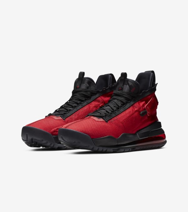 Nike air max 720 white gym red top