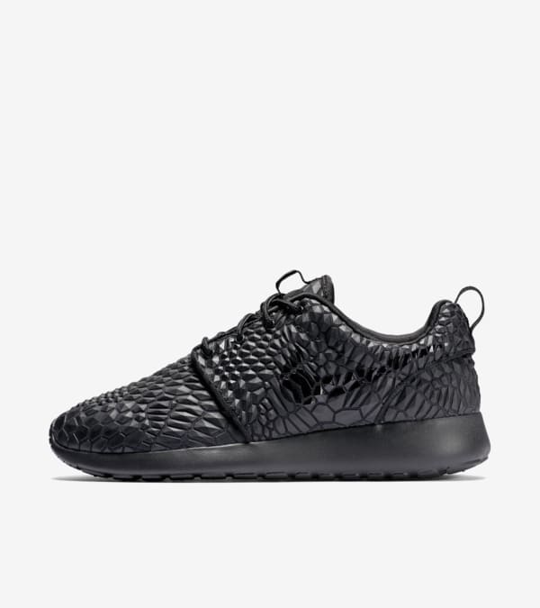 Black nike roshe one best sale