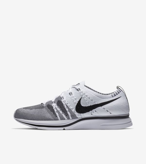 Black nike flyknit trainers outlet