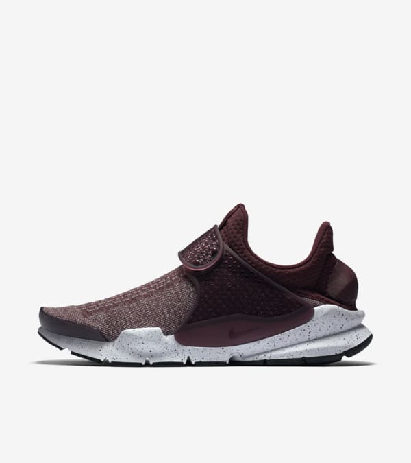 Nike Sock Dart SE Premium Night Maroon Nike SNKRS