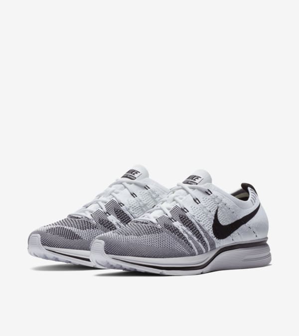 Flyknit trainer black white outlet