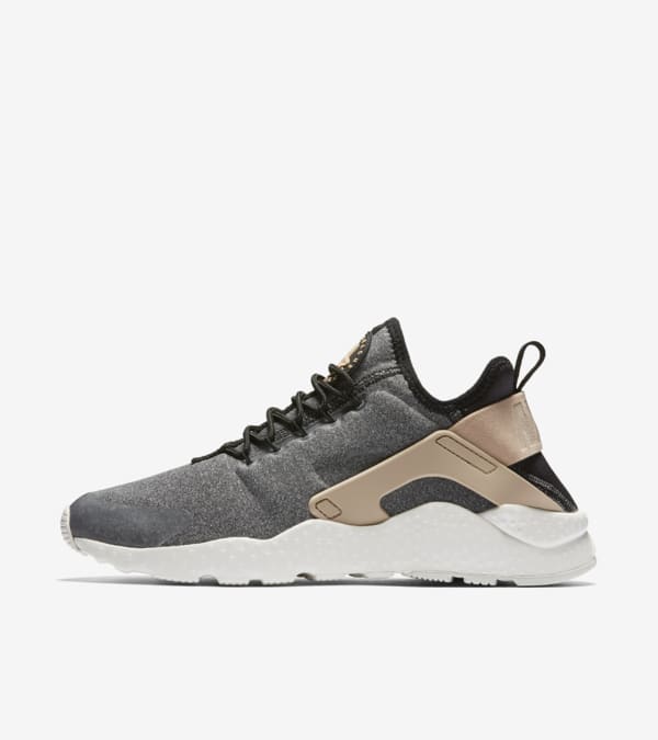 Nike Air Huarache Ultra SE Black Vachetta Tan til kvinder. Nike SNKRS