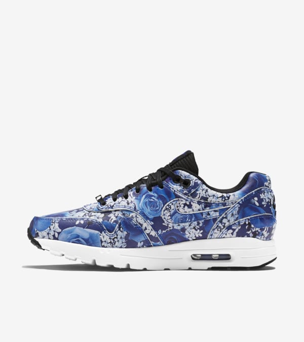 Air max thea vs ultra moire clearance