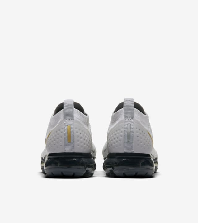 NIKE公式】レディース エア ヴェイパーマックス フライニット 2 'Vast Grey and Pure Platinum and  Metallic Gold' (942843-010 / WMNS AIR VAPORMAX FLYKNIT 2). Nike SNKRS