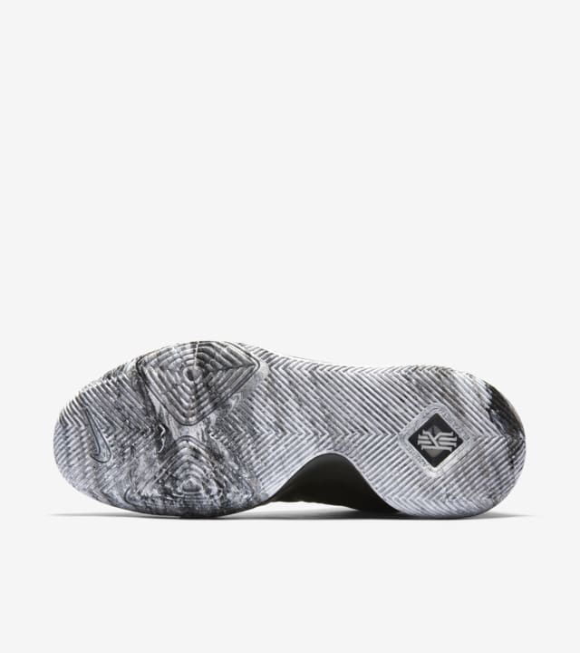 Kyrie bhm 3 sale