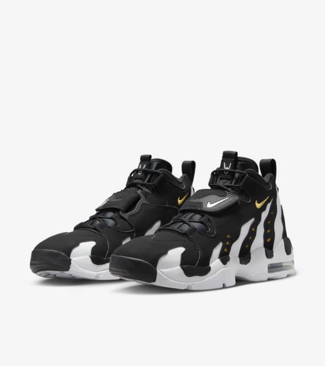 Get Air Diamond Turf Max ’96 Black and White for 0.00 @ Nike US