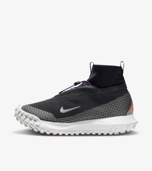 nike acg mountain fly gore tex trainers