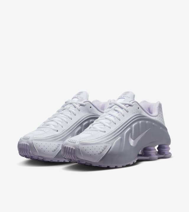 Women's Shox R4 'White and Metallic Platinum' (HF5076-100) release date ...