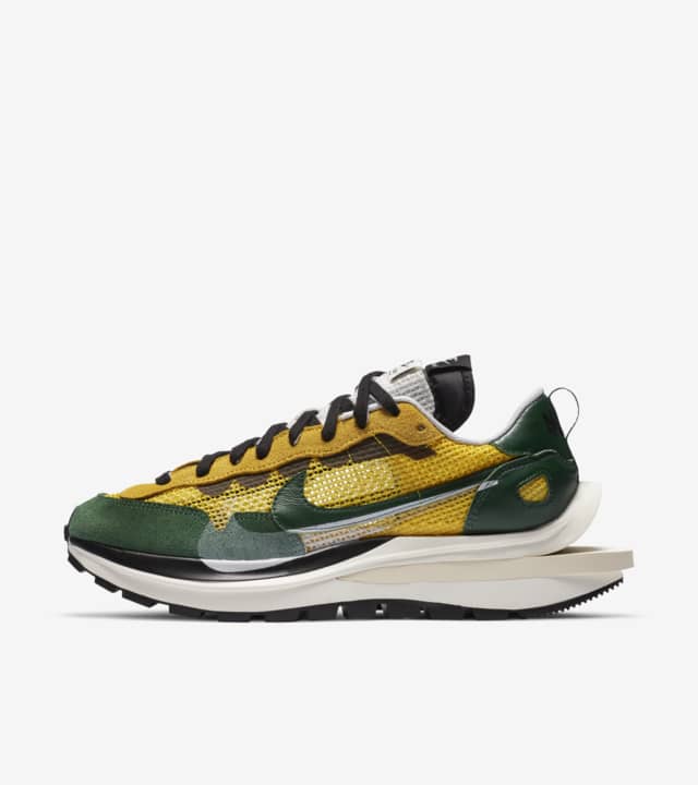 sacai x nike vaporwaffle release date