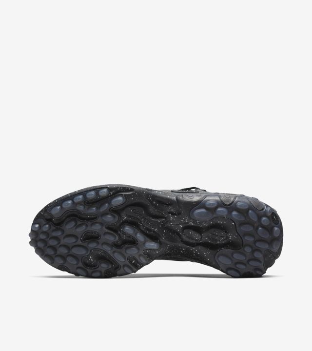 react undercover black