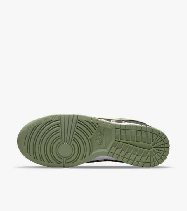stock x camo dunks