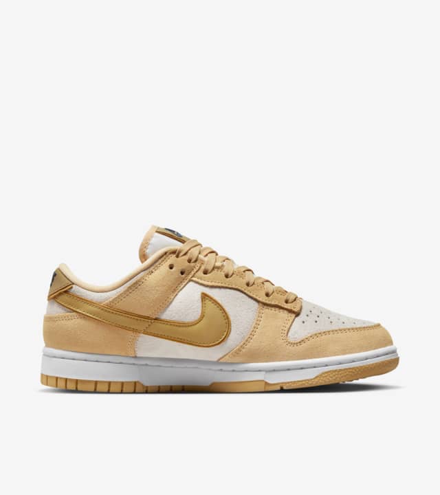 Women's Dunk Low 'Gold Suede' (DV7411-200). Nike SNKRS PT