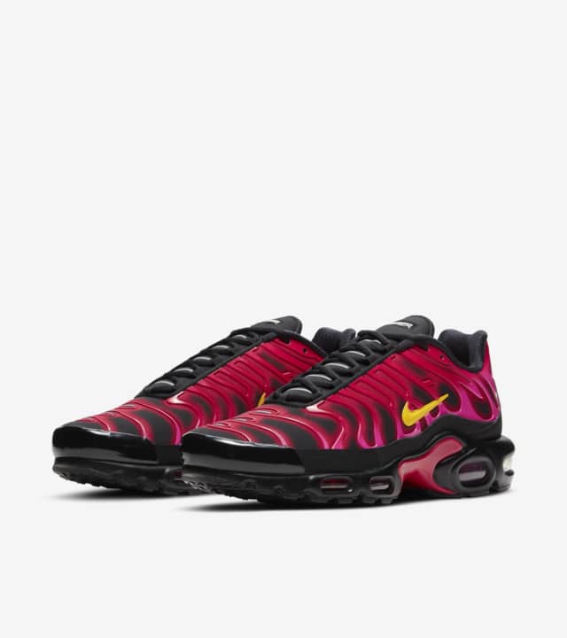 air max plus x supreme fire pink