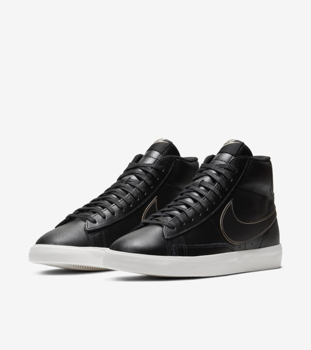 nike waterproof sneaker boots