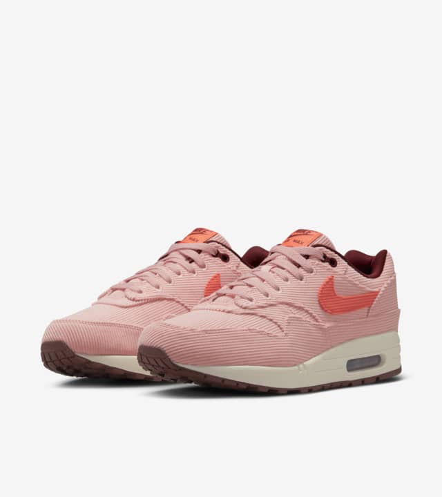 ãNIKEå
¬å¼ãã¨ã¢ ããã¯ã¹ 1 'Coral Stardust Corduroy' (FB8915-600 / AM 1 PRM). Nike SNKRS JP