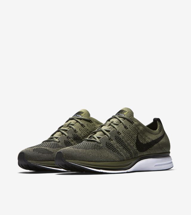 flyknit trainers black