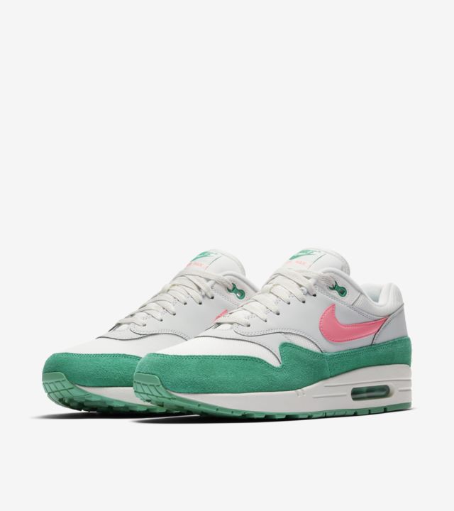 Nike Air Max 1 'Summit White & Sunset Pulse' Release Date. Nike SNKRS GB