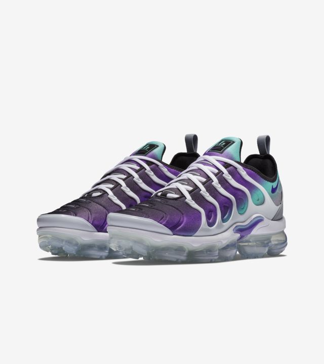 black and purple vapormax plus