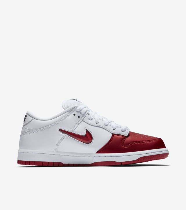 supreme nike sb dunk low release date