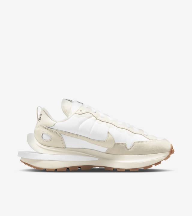 sacai x nike vaporwaffle white gum