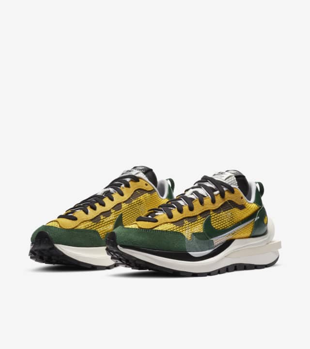 sacai x nike vaporwaffle sail stockx