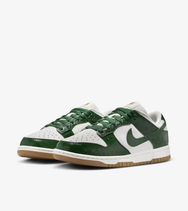 Women's Dunk Low 'Gorge Green' (FJ2260-002) release date. Nike SNKRS CA