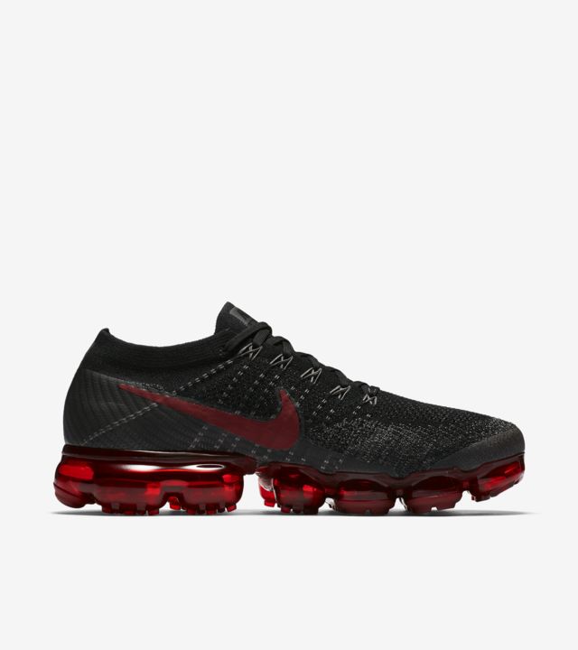 vapormax black dark team red