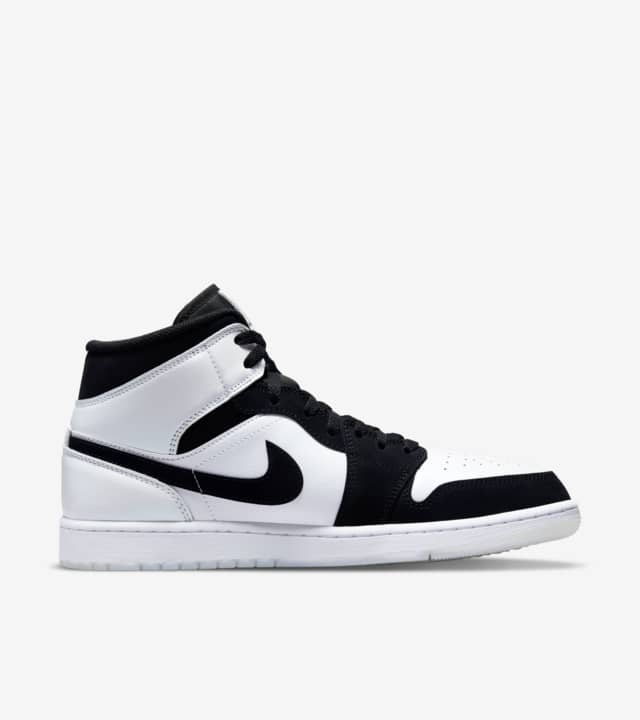 Air Jordan 1 Mid SE 'White and Black' (DH6933-100) Release Date. Nike ...