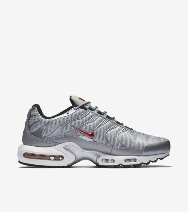 Nike Air Max Plus 'Metallic Silver'. Nike SNKRS US