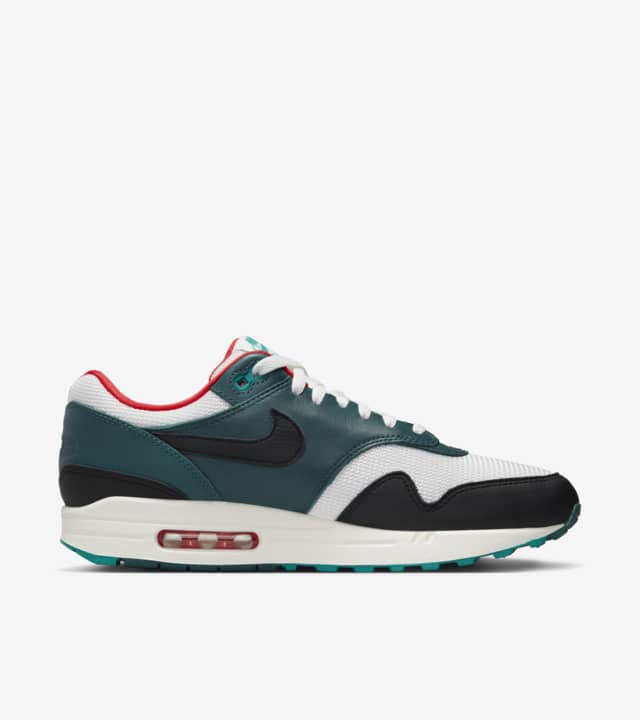 Air Max 1 'LFC x LBJ' (FB8914-100) Release Date. Nike SNKRS DK